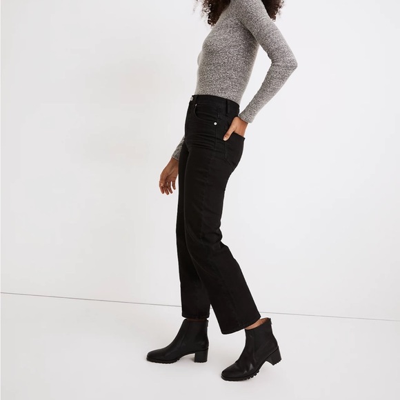 Slim Wide-Leg Jeans in Lunar Wash - Picture 2 of 5